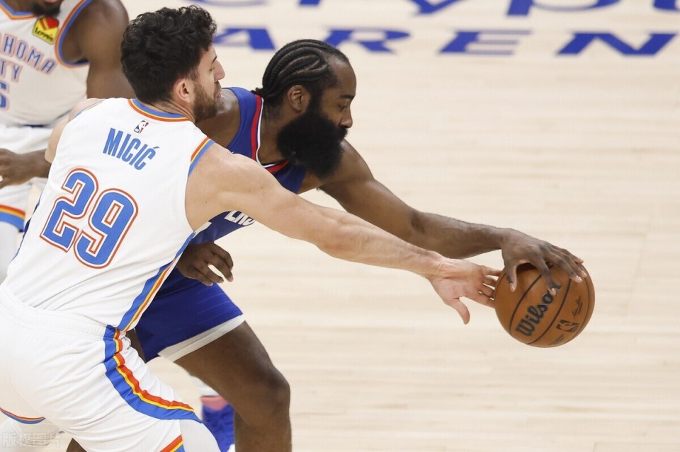 关于里程碑夜！新疆广汇扳平良机，荷甲国际比赛日刷纪录，气氛紧张，控场能力受关注的信息